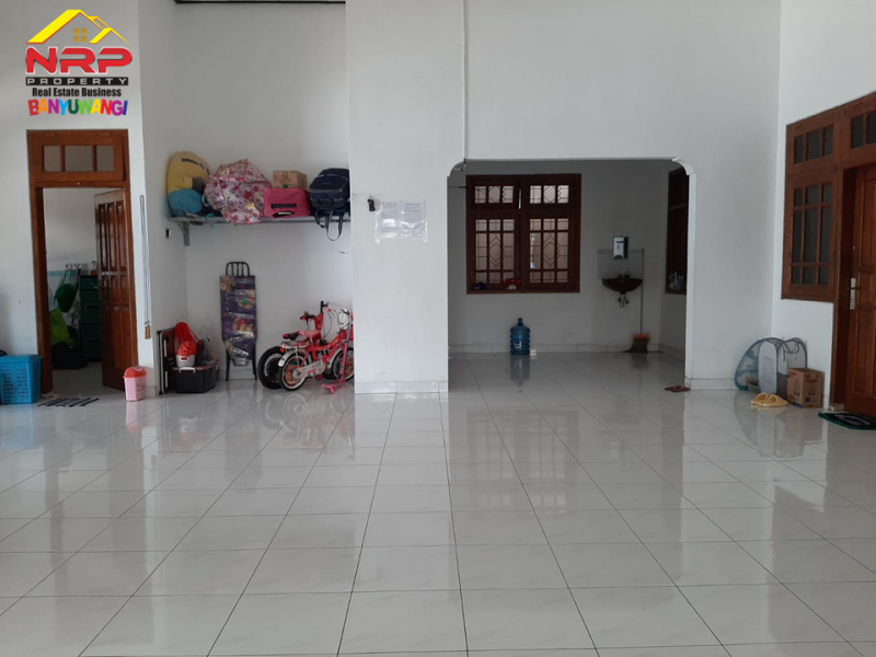 Dijual Gudang + Rumah Hunian  ditepi JL Nuri - Banyuwangi  Dijual Gudang + Rumah Hunian  ditepi JL Nuri - Banyuwangi  Dijual Gudang + Rumah Hunian&nbsp; ditepi JL Nuri - Banyuwangi&nbsp;
Lokasi Sangat strategis dekat dengan pusat bisnis Jl. S Parman&nbsp;
Cocok untuk Hunian, NRP BANYUWANGI