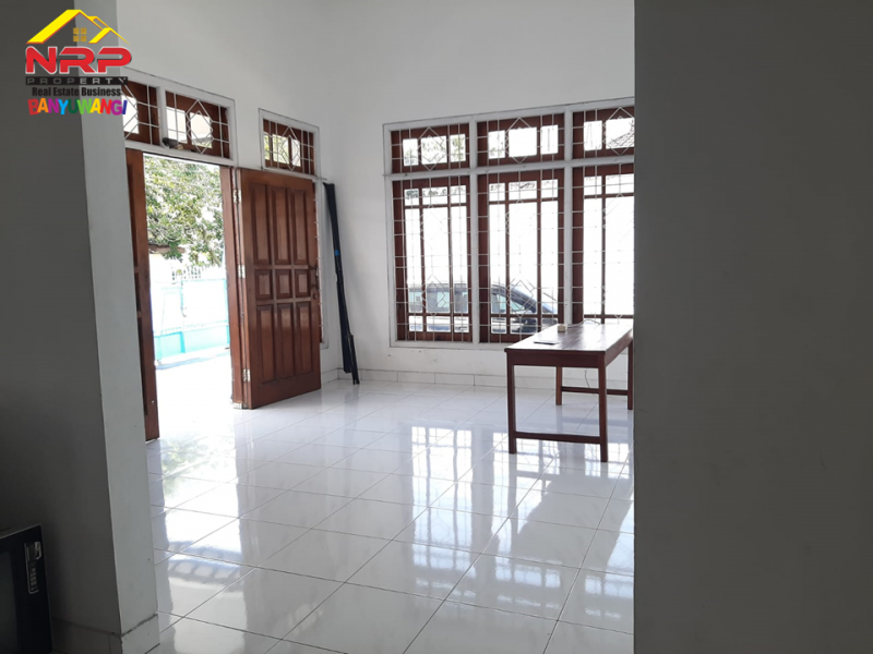 Dijual Gudang + Rumah Hunian  ditepi JL Nuri - Banyuwangi  Dijual Gudang + Rumah Hunian  ditepi JL Nuri - Banyuwangi  Dijual Gudang + Rumah Hunian&nbsp; ditepi JL Nuri - Banyuwangi&nbsp;
Lokasi Sangat strategis dekat dengan pusat bisnis Jl. S Parman&nbsp;
Cocok untuk Hunian, NRP BANYUWANGI