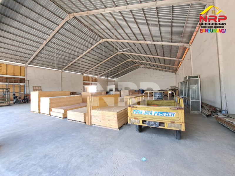Dijual Gudang Siap Pakai di tepi Jl. Kabat - Banyuwangi Dijual Gudang Siap Pakai di tepi Jl. Kabat - Banyuwangi Dijual Gudang Siap Pakai di tepi Jl. Kabat - Banyuwangi
Sangat strategis berada di Jalur Provinsi. Dekat dengan Kecamatan dan Puskesmas Kabat.&nbsp;
Cocok NRP BANYUWANGI