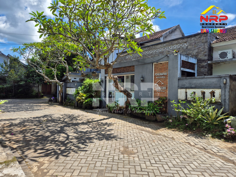 Dijual Homestay 2 Lantai Cantik dengan View Persawahan dan Hotel Kokoon Banyuwangi  Dijual homestay view sawah di Banyuwangi Kota  Dijual Homestay 2 Lantai Cantik dengan View Persawahan dan Hotel Kokoon Banyuwangi&nbsp;
Homestay full furniture yang Lokasinya Strategis, Nyaman, Sejuk dan NRP BANYUWANGI