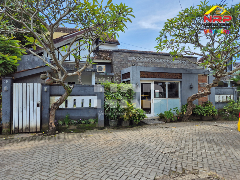 Dijual Homestay 2 Lantai Cantik dengan View Persawahan dan Hotel Kokoon Banyuwangi  Dijual homestay view sawah di Banyuwangi Kota  Dijual Homestay 2 Lantai Cantik dengan View Persawahan dan Hotel Kokoon Banyuwangi&nbsp;
Homestay full furniture yang Lokasinya Strategis, Nyaman, Sejuk dan NRP BANYUWANGI