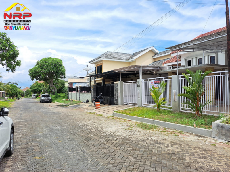 Dijual Homestay Full Furniture di Perum. Mendut Regency - Banyuwangi  Dijual Homestay Full Furniture di Perum. Mendut Regency - Banyuwangi  Dijual Homestay Full Furniture di Perum. Mendut Regency - Banyuwangi
Hunian Exclusive terletak di Kawasan Perumahan Elit di Pusat Kota Banyuwangi
Di Tunjang NRP BANYUWANGI