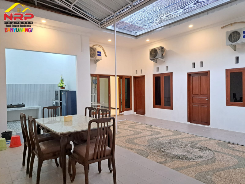 Dijual Homestay Full Furniture di Perum. Mendut Regency - Banyuwangi  Dijual Homestay Full Furniture di Perum. Mendut Regency - Banyuwangi  Dijual Homestay Full Furniture di Perum. Mendut Regency - Banyuwangi
Hunian Exclusive terletak di Kawasan Perumahan Elit di Pusat Kota Banyuwangi
Di Tunjang NRP BANYUWANGI