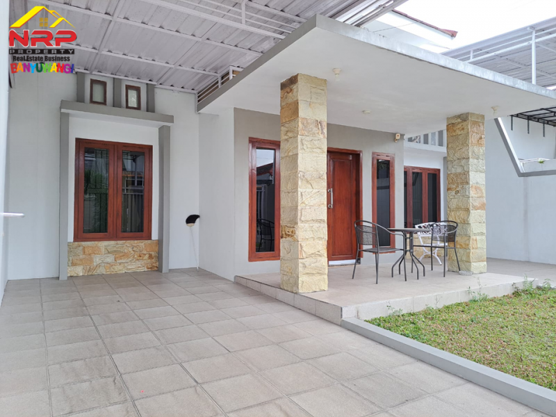 Dijual Homestay Full Furniture di Perum. Mendut Regency - Banyuwangi  Dijual Homestay Full Furniture di Perum. Mendut Regency - Banyuwangi  Dijual Homestay Full Furniture di Perum. Mendut Regency - Banyuwangi
Hunian Exclusive terletak di Kawasan Perumahan Elit di Pusat Kota Banyuwangi
Di Tunjang NRP BANYUWANGI