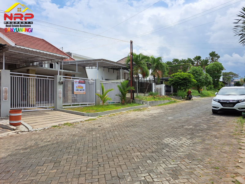 Dijual Homestay Full Furniture di Perum. Mendut Regency - Banyuwangi  Dijual Homestay Full Furniture di Perum. Mendut Regency - Banyuwangi  Dijual Homestay Full Furniture di Perum. Mendut Regency - Banyuwangi
Hunian Exclusive terletak di Kawasan Perumahan Elit di Pusat Kota Banyuwangi
Di Tunjang NRP BANYUWANGI