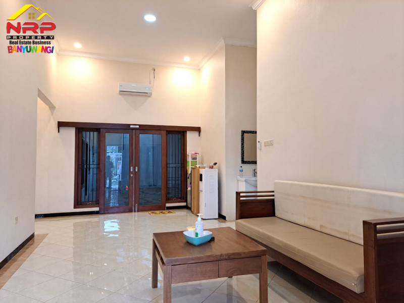 Dijual Homestay Full Furniture di Perum. Mendut Regency - Banyuwangi  Dijual Homestay Full Furniture di Perum. Mendut Regency - Banyuwangi  Dijual Homestay Full Furniture di Perum. Mendut Regency - Banyuwangi
Hunian Exclusive terletak di Kawasan Perumahan Elit di Pusat Kota Banyuwangi
Di Tunjang NRP BANYUWANGI