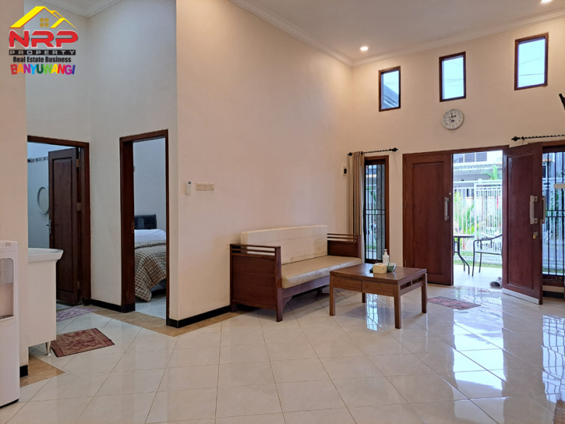 Dijual Homestay Full Furniture di Perum. Mendut Regency - Banyuwangi  Dijual Homestay Full Furniture di Perum. Mendut Regency - Banyuwangi  Dijual Homestay Full Furniture di Perum. Mendut Regency - Banyuwangi
Hunian Exclusive terletak di Kawasan Perumahan Elit di Pusat Kota Banyuwangi
Di Tunjang NRP BANYUWANGI