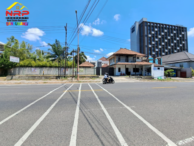 Dijual Hunian Komersil di Tepi Jl. Raya Dadapan - Banyuwanngi Dijual Rumah Murah + Hunian Komersil di Tepi Jl. Raya Dadapan - Banyuwanngi Dijual Hunian Komersil di Tepi Jl. Raya Dadapan - Banyuwanngi
Lokasi Sangat Strategis, Berada di Depan Hotel El Royal , bersebelahan dengan Hotel NRP BANYUWANGI