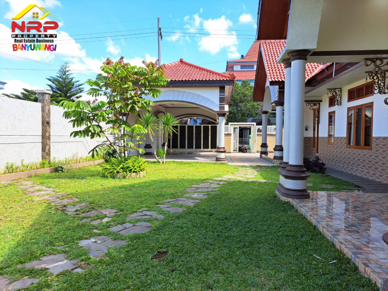 Dijual Hunian Murah Mewah di Jl. Rinjani - Banyuwangi  rumah murah mewah di Pusat kota Banyuwangi  Dijual Hunian Super Mewah tepi Jl. Rinjani - Banyuwangi&nbsp;
Terletak di Pusat Kota dan Kawasan Bisnis Aktif di Kota Banyuwangi
Dekat dengan fasilitas NRP BANYUWANGI