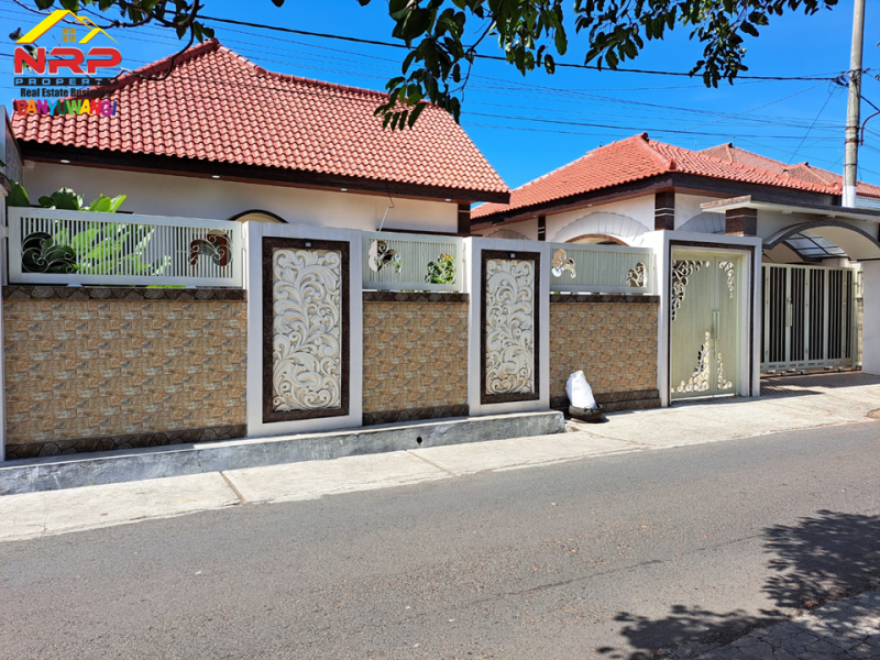Dijual Hunian Murah Mewah di Jl. Rinjani - Banyuwangi  rumah murah mewah di Pusat kota Banyuwangi  Dijual Hunian Super Mewah tepi Jl. Rinjani - Banyuwangi&nbsp;
Terletak di Pusat Kota dan Kawasan Bisnis Aktif di Kota Banyuwangi
Dekat dengan fasilitas NRP BANYUWANGI