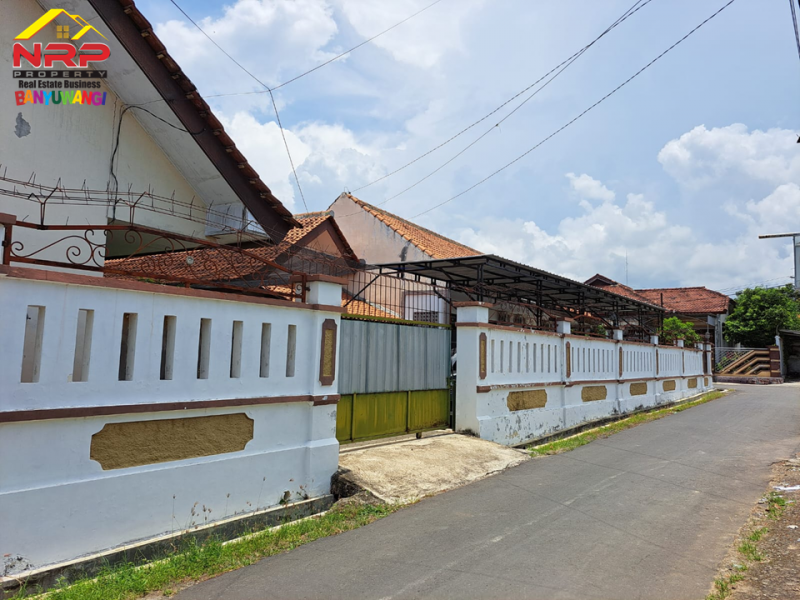 Dijual Kos-Kosan Strategis 100 Meter dari Jl. Adi Sucipto - Bwi Dijual Kos-Kosan Strategis 100 Meter dari Jl. Adi Sucipto - Bwi Dijual Kos-Kosan Strategis 100 Meter dari Jl. Adi Sucipto - Bwi
Lokasi strategis di belakang ramayana Mall. Dekat dengan kampus Untag Banyuwangi
Cocok untuk NRP BANYUWANGI