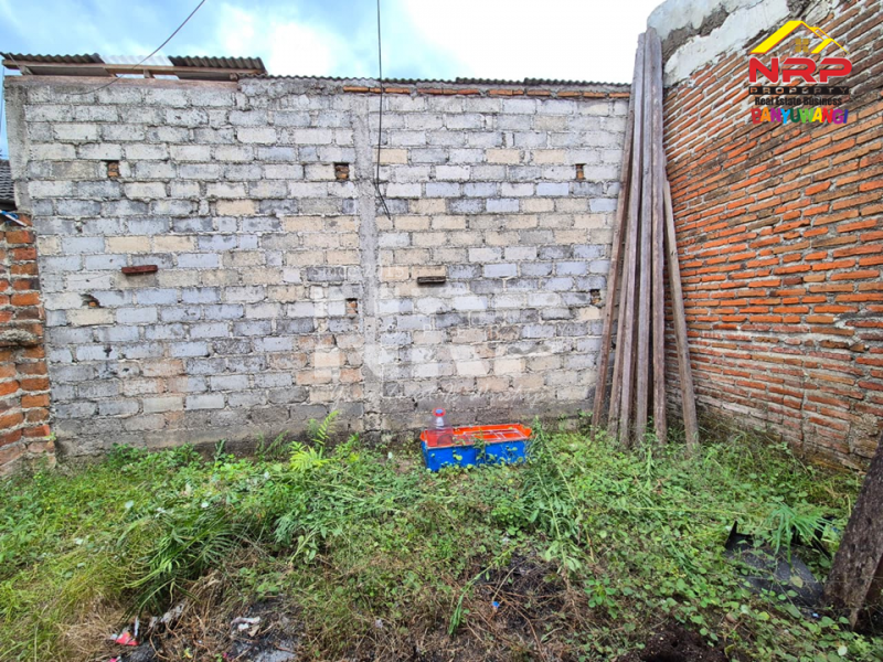 Dijual Oper Kredit Rumah Minimalis di Boyolangu - Banyuwangi Dijual/Oper Kredit Rumah Minimalis di Boyolangu - Banyuwangi Dijual/Oper Kredit Rumah Minimalis di Boyolangu - Banyuwangi
Kawasan perumahan, dekat dengan kawasan pendidikan ternama di banyuwangi&nbsp;

Luas Tanah : 72 NRP BANYUWANGI
