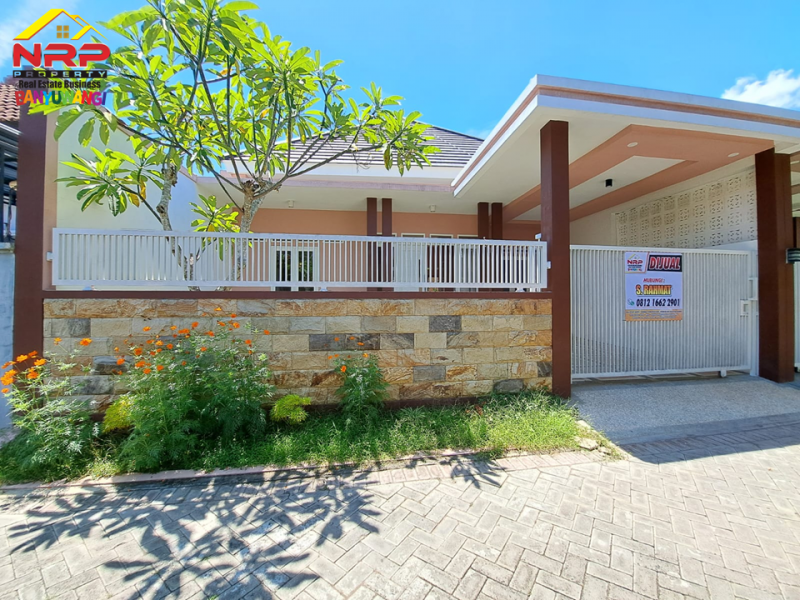 Dijual Premium House Siap Huni di Pusat Kota Banyuwangi  Dijual Premium House Siap Huni di Pusat Kota Banyuwangi  Dijual Premium House Siap Huni di Pusat Kota Banyuwangi
Dekat dengan Kantor Pemda dan Pemerintahan, Dekat Dengan Fasilitas Pendidikan, Perbelanjaan dan NRP BANYUWANGI