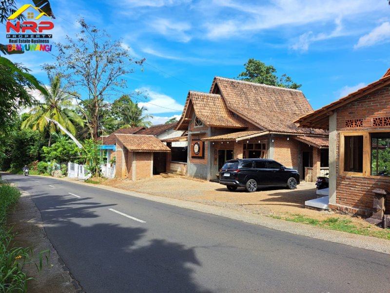 Dijual Restoran atau Caffe di Desa Adat Kemiren - Banyuwangi Dijual Restoran atau Caffe di Desa Adat Kemiren - Banyuwangi Dijual Restoran atau Caffe di Desa Adat Kemiren - Banyuwangi
Lokasi Sangat Stategis si tepi Jalan Utama Kemiren - Banyuwangi
Bangunan Baru Hanya menghitung NRP BANYUWANGI
