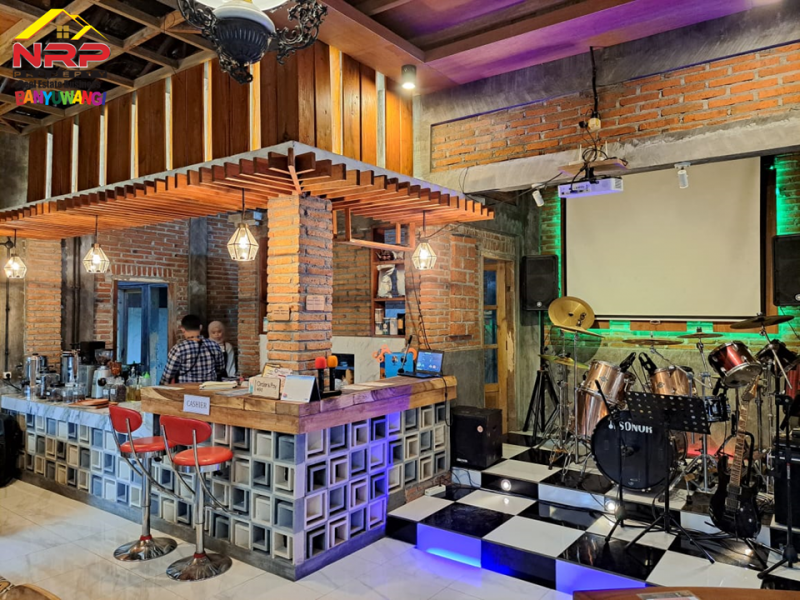 Dijual Restoran atau Caffe di Desa Adat Kemiren - Banyuwangi Dijual Restoran atau Caffe di Desa Adat Kemiren - Banyuwangi Dijual Restoran atau Caffe di Desa Adat Kemiren - Banyuwangi
Lokasi Sangat Stategis si tepi Jalan Utama Kemiren - Banyuwangi
Bangunan Baru Hanya menghitung NRP BANYUWANGI