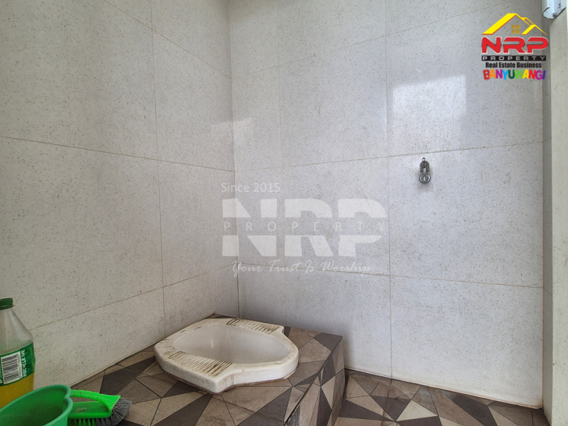Dijual Ruang Usaha 3 Lantai Ex. Minimarket, Cafe dan Biliard  tepi Jl. Kolonel Sugiono - Banyuwangi  Dijual Ruang Usaha 3 Lantai Ex. Minimarket, Cafe dan Biliard  tepi Jl. Kolonel Sugiono - Banyuwangi  Dijual Ruang Usaha 3 Lantai Ex. Minimarket, Cafe dan Biliard&nbsp; tepi Jl. Kolonel Sugiono - Banyuwangi&nbsp;
Terletak di Area Bisnis Aktif, Cocok untuk NRP BANYUWANGI