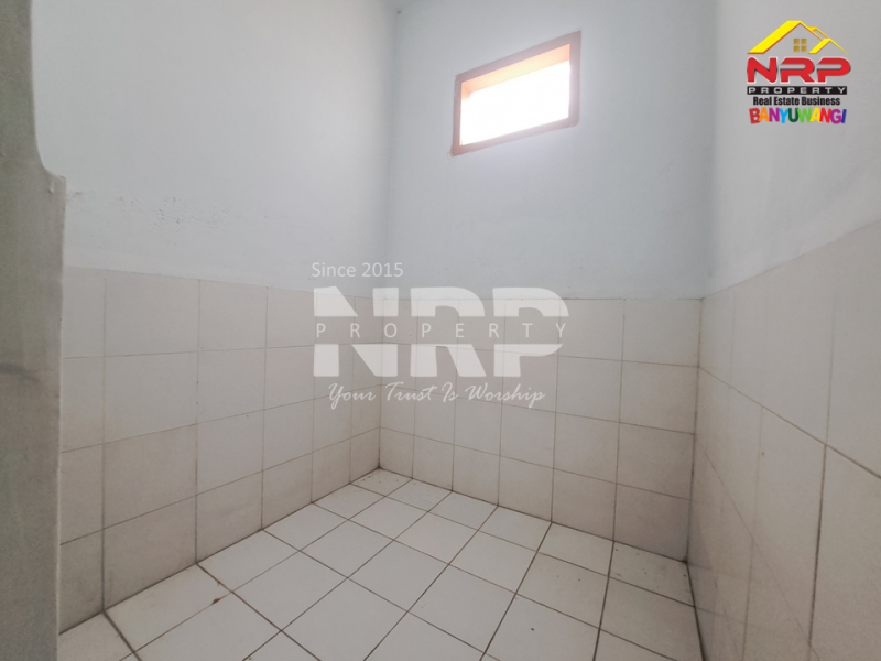 Dijual Ruko 2 Lantai di Sobo Jl. S Parman - Banyuwangi  Dijual Ruko 2 Lantai di Sobo Jl. S Parman - Banyuwangi  Dijual Ruko 2 Lantai di Dekat Hotel Santika - Banyuwangi&nbsp;
Cocok untuk kantor, showroom, dll&nbsp;

Luas Tanah : 236 M2
Luas Bangunan : 150 NRP BANYUWANGI