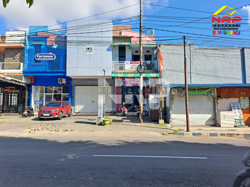 Dijual Ruko 2 Lantai Full Furniture di tepi Jl. Kolonel Sugiono - Banyuwangi  Dijual ruko murah banyuwangi kota  Dijual Ruko 2 Lantai Full Furniture di tepi Jl. Kolonel Sugiono - Banyuwangi&nbsp;
Terletak di Area Bisnis Aktif dan sangat Cocok Untuk Toko, Kantor, Cafe NRP BANYUWANGI
