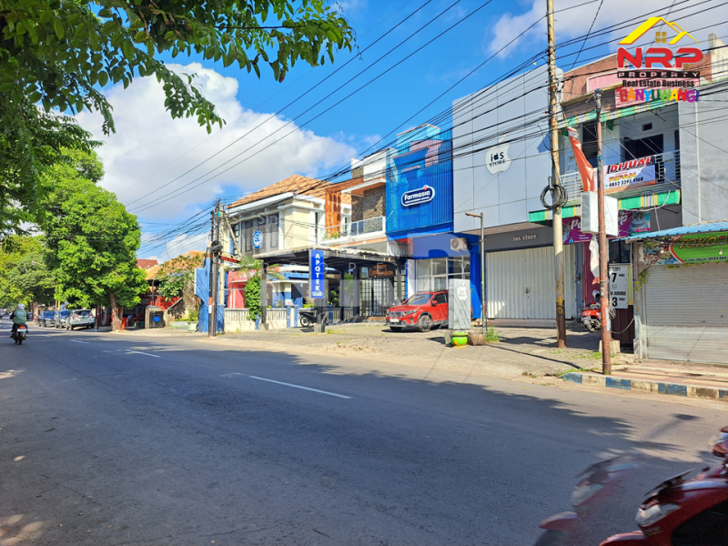 Dijual Ruko 2 Lantai Full Furniture di tepi Jl. Kolonel Sugiono - Banyuwangi  Dijual ruko murah banyuwangi kota  Dijual Ruko 2 Lantai Full Furniture di tepi Jl. Kolonel Sugiono - Banyuwangi&nbsp;
Terletak di Area Bisnis Aktif dan sangat Cocok Untuk Toko, Kantor, Cafe NRP BANYUWANGI