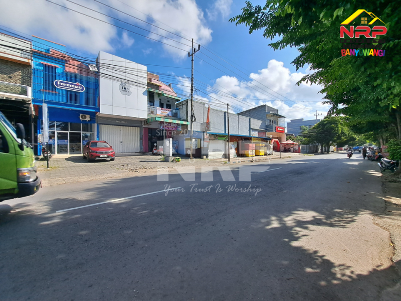 Dijual Ruko 2 Lantai Full Furniture di tepi Jl. Kolonel Sugiono - Banyuwangi  Dijual ruko murah banyuwangi kota  Dijual Ruko 2 Lantai Full Furniture di tepi Jl. Kolonel Sugiono - Banyuwangi&nbsp;
Terletak di Area Bisnis Aktif dan sangat Cocok Untuk Toko, Kantor, Cafe NRP BANYUWANGI