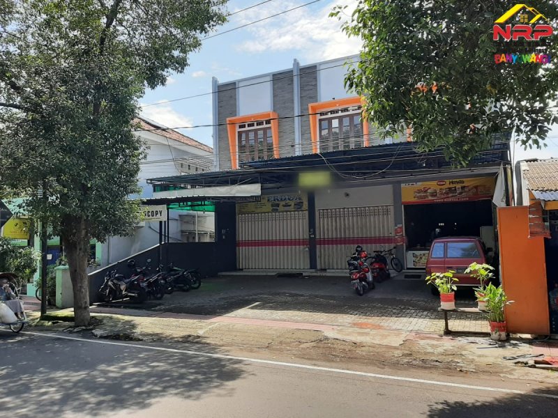 Dijual Ruko 2 Lantai Strategis di Pusat Kota JL. Adi Sucipto - Banyuwangi Dijual Ruko 2 Lantai Strategis di Pusat Kota JL. Adi Sucipto - Banyuwangi Dijual Ruko 2 Lantai Strategis di Pusat Kota JL. Adi Sucipto - Banyuwangi
Lokasi terletak di Ruas Jalan Utama Kota Banyuwangi
Lingkungan Kantor Dinas NRP BANYUWANGI