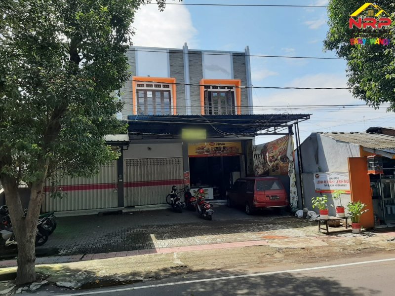 Dijual Ruko 2 Lantai Strategis di Pusat Kota JL. Adi Sucipto - Banyuwangi Dijual Ruko 2 Lantai Strategis di Pusat Kota JL. Adi Sucipto - Banyuwangi Dijual Ruko 2 Lantai Strategis di Pusat Kota JL. Adi Sucipto - Banyuwangi
Lokasi terletak di Ruas Jalan Utama Kota Banyuwangi
Lingkungan Kantor Dinas NRP BANYUWANGI