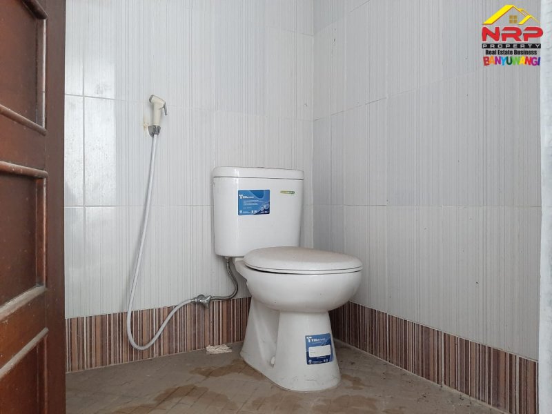 Dijual Ruko 2 Lantai Strategis di Pusat Kota JL. Adi Sucipto - Banyuwangi Dijual Ruko 2 Lantai Strategis di Pusat Kota JL. Adi Sucipto - Banyuwangi Dijual Ruko 2 Lantai Strategis di Pusat Kota JL. Adi Sucipto - Banyuwangi
Lokasi terletak di Ruas Jalan Utama Kota Banyuwangi
Lingkungan Kantor Dinas NRP BANYUWANGI