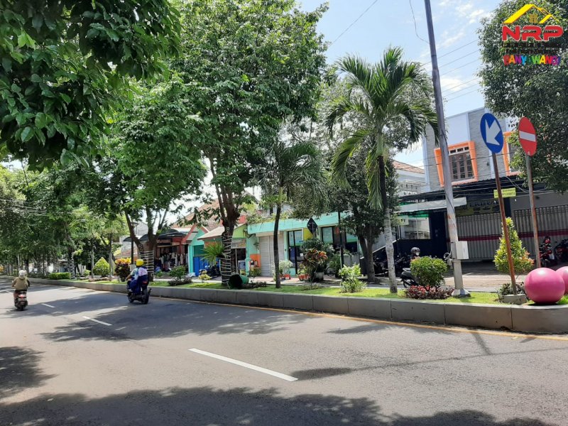 Dijual Ruko 2 Lantai Strategis di Pusat Kota JL. Adi Sucipto - Banyuwangi Dijual Ruko 2 Lantai Strategis di Pusat Kota JL. Adi Sucipto - Banyuwangi Dijual Ruko 2 Lantai Strategis di Pusat Kota JL. Adi Sucipto - Banyuwangi
Lokasi terletak di Ruas Jalan Utama Kota Banyuwangi
Lingkungan Kantor Dinas NRP BANYUWANGI