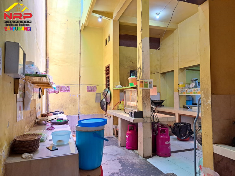 Dijual Ruko 2 Lantai Strategis di Pusat Kota JL. Adi Sucipto - Banyuwangi Dijual Ruko 2 Lantai Strategis di Pusat Kota JL. Adi Sucipto - Banyuwangi Dijual Ruko 2 Lantai Strategis di Pusat Kota JL. Adi Sucipto - Banyuwangi
Lokasi terletak di Ruas Jalan Utama Kota Banyuwangi
Lingkungan Kantor Dinas NRP BANYUWANGI