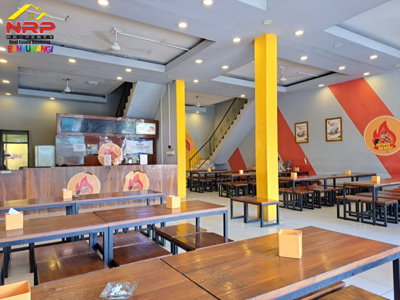 Dijual Ruko 2 Lantai Strategis di Pusat Kota JL. Adi Sucipto - Banyuwangi Dijual Ruko 2 Lantai Strategis di Pusat Kota JL. Adi Sucipto - Banyuwangi Dijual Ruko 2 Lantai Strategis di Pusat Kota JL. Adi Sucipto - Banyuwangi
Lokasi terletak di Ruas Jalan Utama Kota Banyuwangi
Lingkungan Kantor Dinas NRP BANYUWANGI