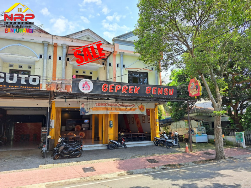 Dijual Ruko 2 Lantai Strategis di Pusat Kota JL. Adi Sucipto - Banyuwangi Dijual Ruko 2 Lantai Strategis di Pusat Kota JL. Adi Sucipto - Banyuwangi Dijual Ruko 2 Lantai Strategis di Pusat Kota JL. Adi Sucipto - Banyuwangi
Lokasi terletak di Ruas Jalan Utama Kota Banyuwangi
Lingkungan Kantor Dinas NRP BANYUWANGI