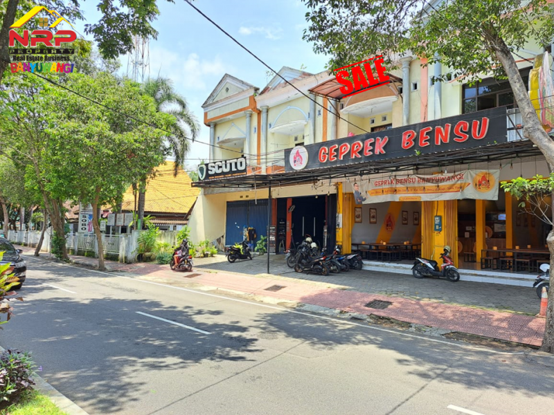 Dijual Ruko 2 Lantai Strategis di Pusat Kota JL. Adi Sucipto - Banyuwangi Dijual Ruko 2 Lantai Strategis di Pusat Kota JL. Adi Sucipto - Banyuwangi Dijual Ruko 2 Lantai Strategis di Pusat Kota JL. Adi Sucipto - Banyuwangi
Lokasi terletak di Ruas Jalan Utama Kota Banyuwangi
Lingkungan Kantor Dinas NRP BANYUWANGI