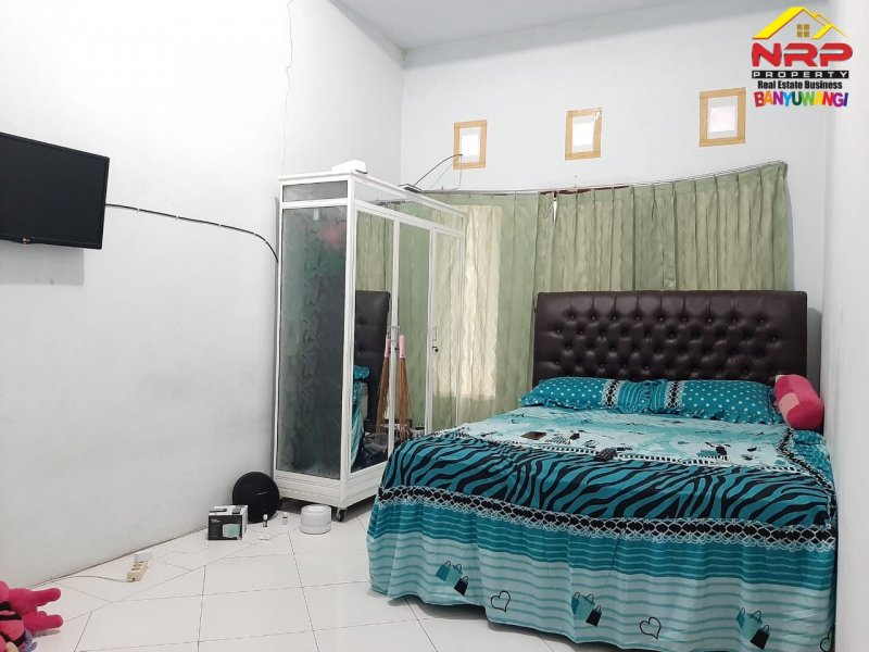 Dijual Ruko 2 Lantai Strategis di Tepi Jalan MT. HARYONO - Banyuwangi Dijual Ruko 2 Lantai Strategis di Tepi Jalan MT. HARYONO - Banyuwangi Dijual Ruko 2 Lantai Strategis di Tepi Jalan MT. HARYONO - Banyuwangi
Terletak di Area Bisnis Aktif dan sangat Cocok Untuk Ruang Usaha Bisnis Celuler, Butik, NRP BANYUWANGI