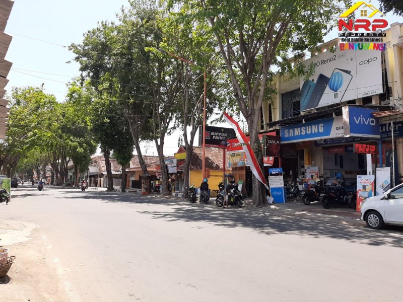 Dijual Ruko 2 Lantai Strategis di Tepi Jalan MT. HARYONO - Banyuwangi Dijual Ruko 2 Lantai Strategis di Tepi Jalan MT. HARYONO - Banyuwangi Dijual Ruko 2 Lantai Strategis di Tepi Jalan MT. HARYONO - Banyuwangi
Terletak di Area Bisnis Aktif dan sangat Cocok Untuk Ruang Usaha Bisnis Celuler, Butik, NRP BANYUWANGI