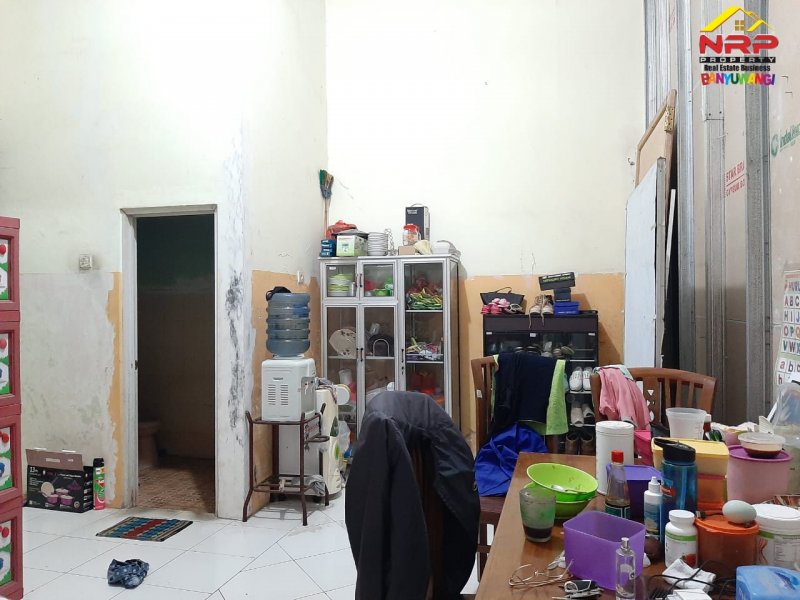 Dijual Ruko 2 Lantai Strategis di Tepi Jalan MT. HARYONO - Banyuwangi Dijual Ruko 2 Lantai Strategis di Tepi Jalan MT. HARYONO - Banyuwangi Dijual Ruko 2 Lantai Strategis di Tepi Jalan MT. HARYONO - Banyuwangi
Terletak di Area Bisnis Aktif dan sangat Cocok Untuk Ruang Usaha Bisnis Celuler, Butik, NRP BANYUWANGI