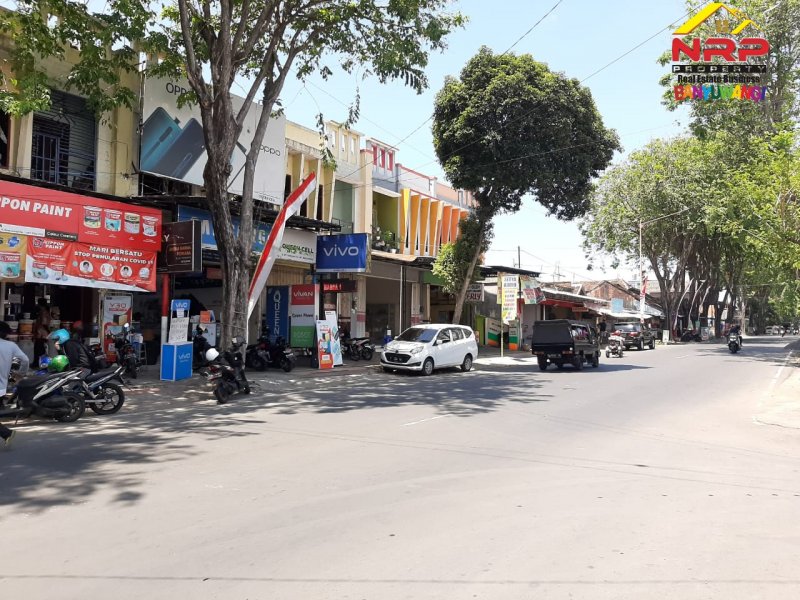 Dijual Ruko 2 Lantai Strategis di Tepi Jalan MT. HARYONO - Banyuwangi Dijual Ruko 2 Lantai Strategis di Tepi Jalan MT. HARYONO - Banyuwangi Dijual Ruko 2 Lantai Strategis di Tepi Jalan MT. HARYONO - Banyuwangi
Terletak di Area Bisnis Aktif dan sangat Cocok Untuk Ruang Usaha Bisnis Celuler, Butik, NRP BANYUWANGI