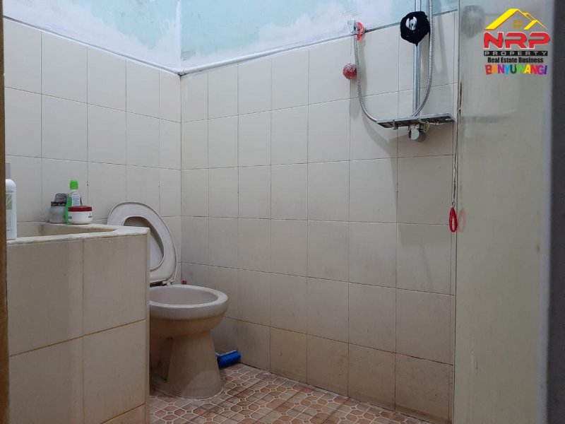 Dijual Ruko 2 Lantai Strategis di Tepi Jalan MT. HARYONO - Banyuwangi Dijual Ruko 2 Lantai Strategis di Tepi Jalan MT. HARYONO - Banyuwangi Dijual Ruko 2 Lantai Strategis di Tepi Jalan MT. HARYONO - Banyuwangi
Terletak di Area Bisnis Aktif dan sangat Cocok Untuk Ruang Usaha Bisnis Celuler, Butik, NRP BANYUWANGI