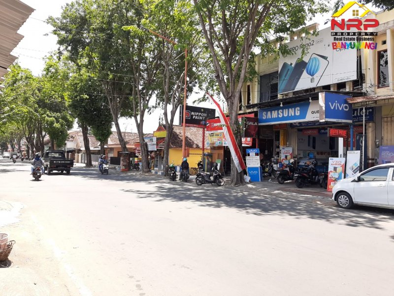 Dijual Ruko 2 Lantai Strategis di Tepi Jalan MT. HARYONO - Banyuwangi Dijual Ruko 2 Lantai Strategis di Tepi Jalan MT. HARYONO - Banyuwangi Dijual Ruko 2 Lantai Strategis di Tepi Jalan MT. HARYONO - Banyuwangi
Terletak di Area Bisnis Aktif dan sangat Cocok Untuk Ruang Usaha Bisnis Celuler, Butik, NRP BANYUWANGI