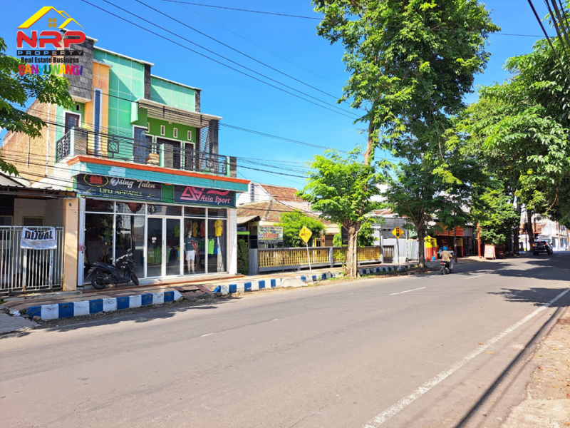 Dijual Ruko 2 Lantai Strategis ditepi Jl. Brigjen Katamso - Banyuwangi Dijual Ruko 2 Lantai Strategis ditepi Jl. Brigjen Katamso - Banyuwangi Dijual Ruko 2 Lantai Strategis ditepi Jl. Brigjen Katamso - Banyuwangi&nbsp;
Depan Kantor BNI Banyuwangi. Terletak di Area Bisnis Aktif, Cocok untuk rumah NRP BANYUWANGI