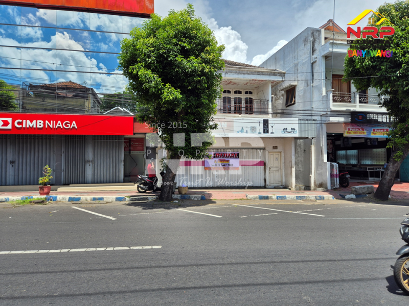 Dijual Ruko 2 Lantai Super Strategis dekat Simpang 5 Banyuwangi Dijual Ruko 2 Lantai Murah Banget di Banyuwangi Kota  Dijual Ruko 2 Lantai Super Strategis dekat Simpang 5 Banyuwangi
Berdiri di pusat keramaian kota, tempat di mana setiap langkah membawa peluang.
Cocok untuk NRP BANYUWANGI