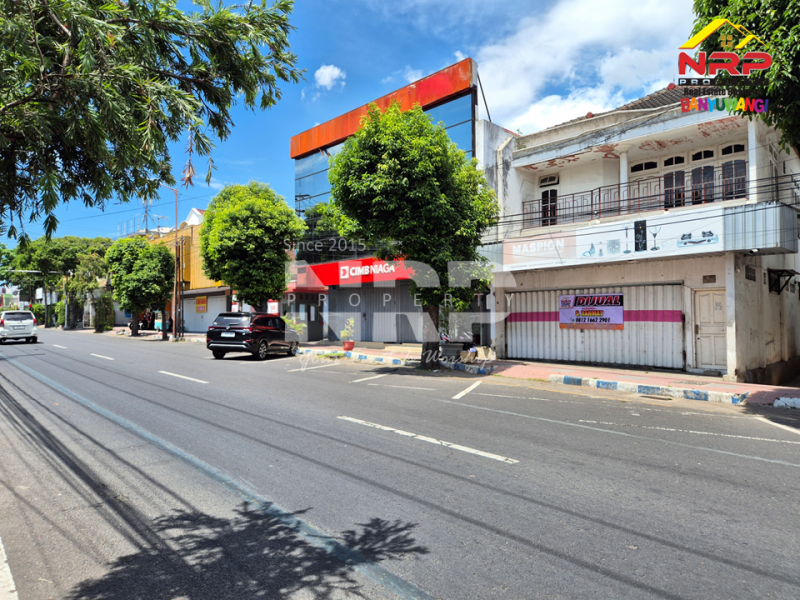 Dijual Ruko 2 Lantai Super Strategis dekat Simpang 5 Banyuwangi Dijual Ruko 2 Lantai Murah Banget di Banyuwangi Kota  Dijual Ruko 2 Lantai Super Strategis dekat Simpang 5 Banyuwangi
Berdiri di pusat keramaian kota, tempat di mana setiap langkah membawa peluang.
Cocok untuk NRP BANYUWANGI