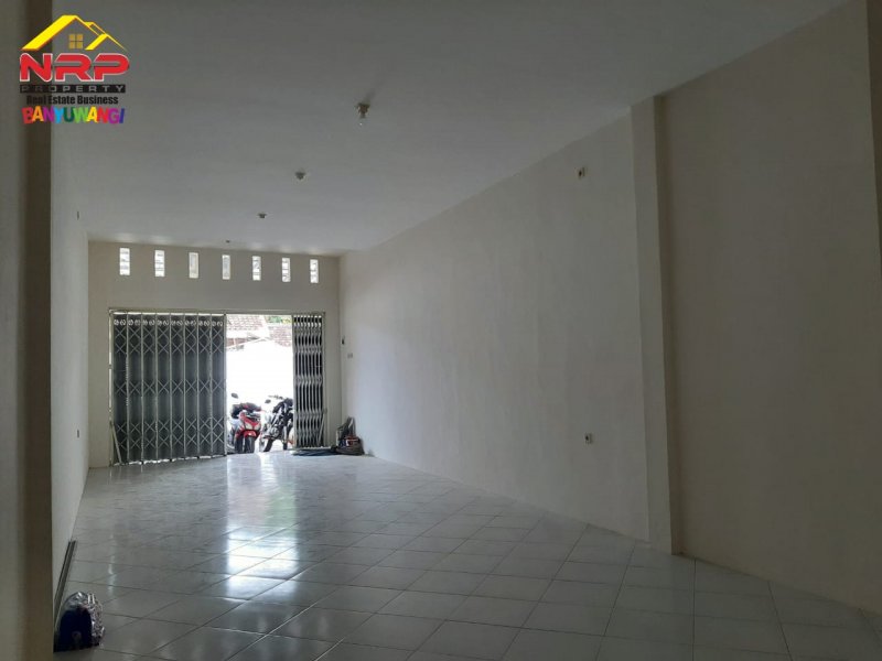 Dijual Ruko Baru Murah di Kertosari, Banyuwangi  Dijual Ruko Strategis di Jln. Ikan Hiu - Kertosari, Banyuwangi  Dijual Ruko Strategis di Jln. Ikan Hiu - Kertosari, Banyuwangi
Terletak di kawasan bisnis aktif, ramai dan padat penduduk. Akses 100 Meter dari Jln. Kolonel NRP BANYUWANGI