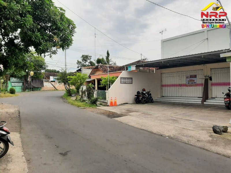 Dijual Ruko Baru Strategis di Jln. Prambanan - Banyuwangi Dijual Ruko Baru Strategis di Jln. Prambanan - Banyuwangi Dijual Ruko Baru Strategis di Jln. Prambanan - Banyuwangi
Lokasi di Jantung Kota Banyuwangi, 100 Meter dari Jl. Jaksa Agung Suprapto
Dekat dengan Faslitas NRP BANYUWANGI