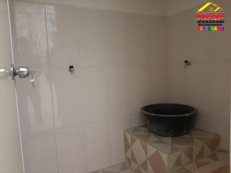 Dijual Ruko Baru Strategis di Jln. Prambanan - Banyuwangi Dijual Ruko Baru Strategis di Jln. Prambanan - Banyuwangi Dijual Ruko Baru Strategis di Jln. Prambanan - Banyuwangi
Lokasi di Jantung Kota Banyuwangi, 100 Meter dari Jl. Jaksa Agung Suprapto
Dekat dengan Faslitas NRP BANYUWANGI