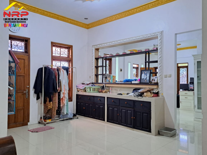 Dijual Ruko dan Rumah  Murah Strategis 2 Lantai di Tepi Jl. Kolonel  Sugiono - Banyuwangi Dijual Ruko dan Rumah  Strategis 2 Lantai di Tepi Jl. Kolonel  Sugiono - Banyuwangi Dijual Ruko dan Rumah&nbsp; Strategis 2 Lantai di Tepi Jl. Kolonel&nbsp; Sugiono - Banyuwangi
Terletak di Area Bisnis Aktif dan sangat Cocok Untuk Ruang Usaha NRP BANYUWANGI
