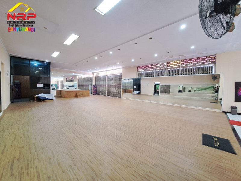 Dijual Ruko dan Rumah Strategis Di Tepi Jalan Brawijaya Banyuwangi Dijual Ruko dan Rumah Strategis Di Tepi Jalan Brawijaya Banyuwangi Dijual Ruko dan Rumah Strategis Di Tepi Jalan Brawijaya Banyuwangi
Ex. Dealer Honday Banyuwangi, Lokasi Di Ruas Jalan Double W Brawijaya. Berada di Depan SPBU NRP BANYUWANGI