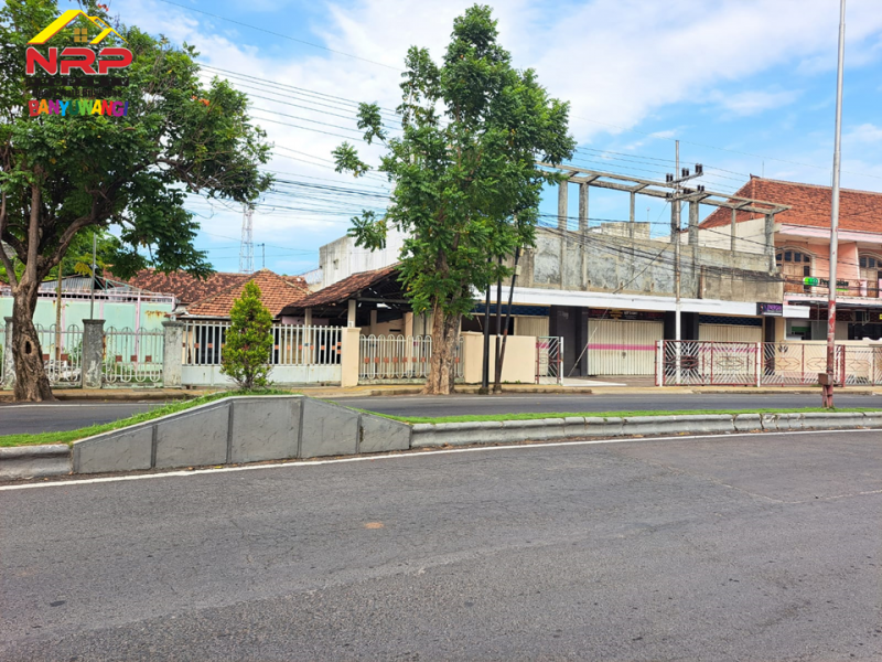 Dijual Ruko dan Rumah Strategis Di Tepi Jalan Brawijaya Banyuwangi Dijual Ruko dan Rumah Strategis Di Tepi Jalan Brawijaya Banyuwangi Dijual Ruko dan Rumah Strategis Di Tepi Jalan Brawijaya Banyuwangi
Ex. Dealer Honday Banyuwangi, Lokasi Di Ruas Jalan Double W Brawijaya. Berada di Depan SPBU NRP BANYUWANGI