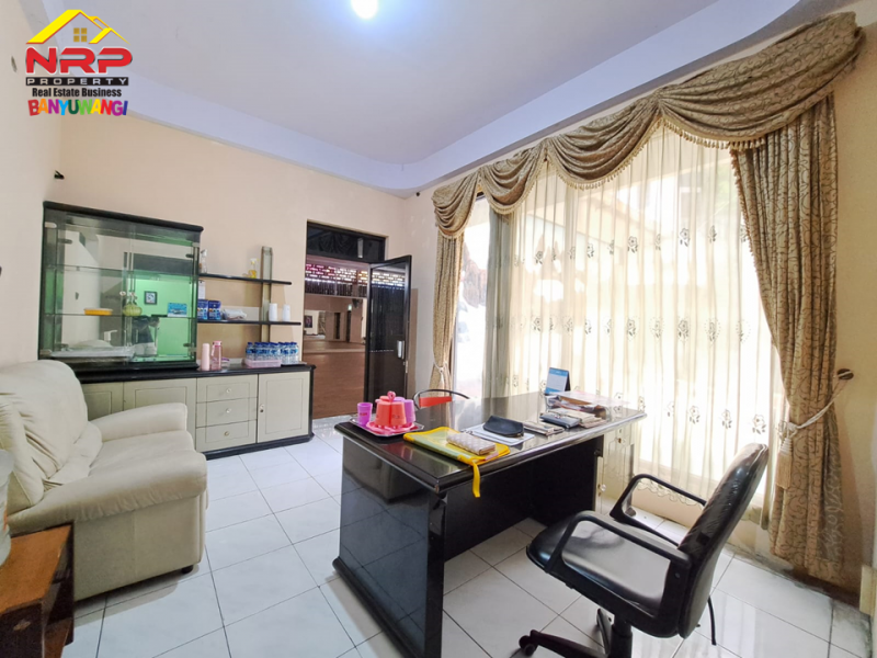 Dijual Ruko dan Rumah Strategis Di Tepi Jalan Brawijaya Banyuwangi Dijual Ruko dan Rumah Strategis Di Tepi Jalan Brawijaya Banyuwangi Dijual Ruko dan Rumah Strategis Di Tepi Jalan Brawijaya Banyuwangi
Ex. Dealer Honday Banyuwangi, Lokasi Di Ruas Jalan Double W Brawijaya. Berada di Depan SPBU NRP BANYUWANGI