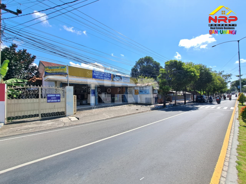 Dijual Ruko dan Rumah tepi di Jl. S. Parman - Banyuwangi Dijual Ruko dan Rumah tepi di Jl. S. Parman - Banyuwangi Dijual Ruko dan Rumah tepi di Jl. S. Parman - Banyuwangi
Ruko terletak di Pusat Bisnis Kota Banyuwangi.&nbsp;
Cocok Untuk Showroom, Bengkel, Toko, dan Unit NRP BANYUWANGI