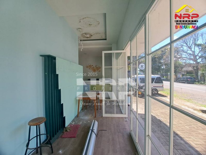 Dijual Ruko Excafe di tepi Jalan Rogojampi - Banyuwangi  Dijual Ruko Excafe di tepi Jalan Rogojampi - Banyuwangi  Dijual Ruko Excafe di tepi Jalan Rogojampi - Banyuwangi&nbsp;
Cocok untuk studio foto, butik, cafe, dll&nbsp;

Luas Tanah : 355 M2 SHM
Luas Bangunan : 200 NRP BANYUWANGI